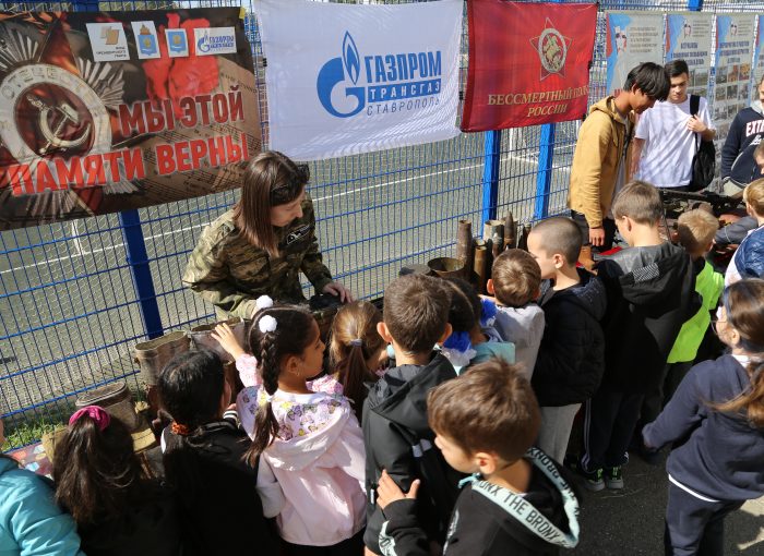 Патриотические выставки прошли в г.Астрахани для школьников и участников VII военно-спортивной игры "Зарница"
